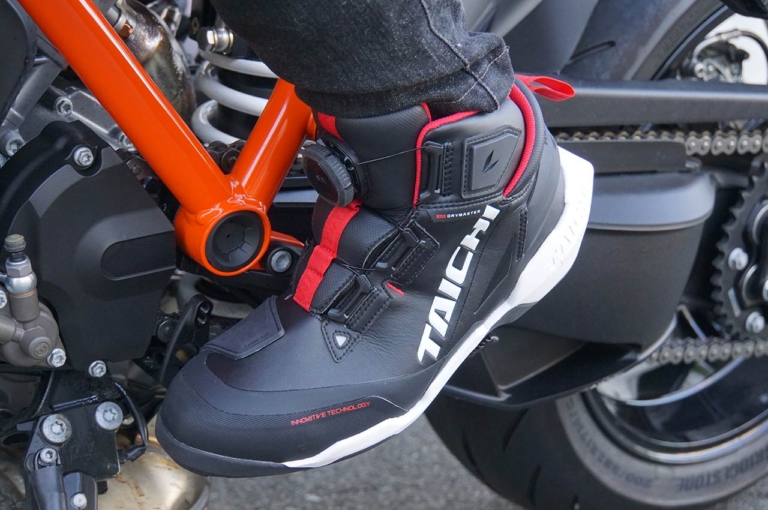 タイチ ドライマスターアローシューズ|バイクライフに合わせて選べるライディングシューズに新作登場〈タイチ〉