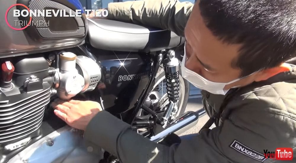 |【公開終了】ノッチ、怪物バイク「ロケット3 R」に大興奮! マフラーをクンクン「こりゃたまらん!」