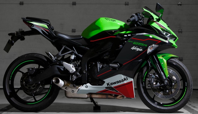 カワサキ ニンジャZX-25R|ネイキッドか400か?! カワサキ中免4気筒第2弾の行方やいかに?〈YM未来予想〉