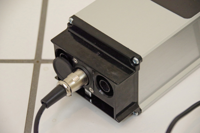 電動ミニカー|フューチャー フューチャーモビリティ F1|バッテリー|折りたためる電動3輪ミニカー「フューチャーモビリティF1」試乗インプレッション