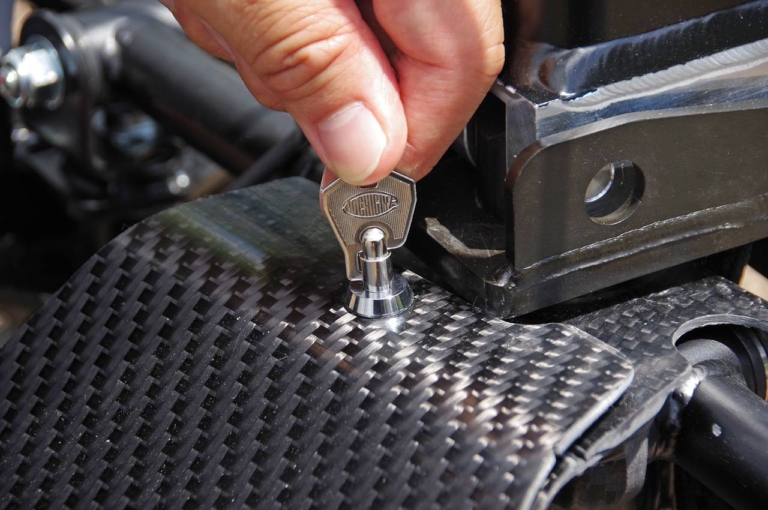 電動ミニカー|フューチャー フューチャーモビリティ F1|バッテリー収納スペース|折りたためる電動3輪ミニカー「フューチャーモビリティF1」試乗インプレッション