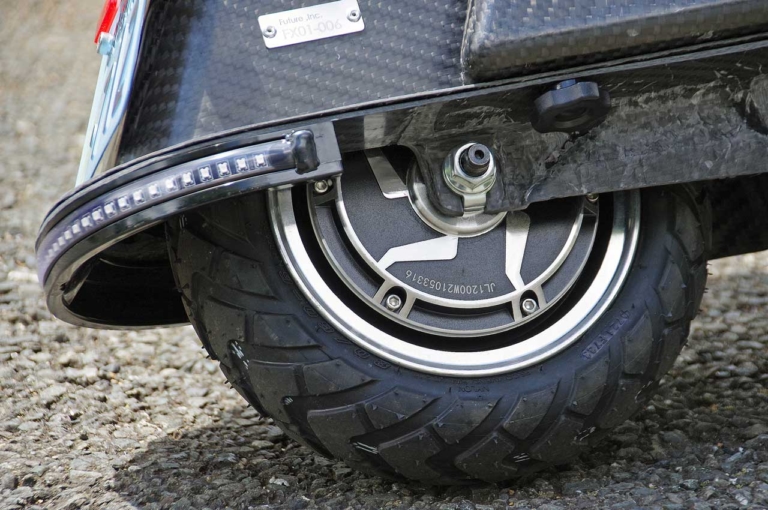 電動ミニカー|フューチャー フューチャーモビリティ F1|モーター|折りたためる電動3輪ミニカー「フューチャーモビリティF1」試乗インプレッション