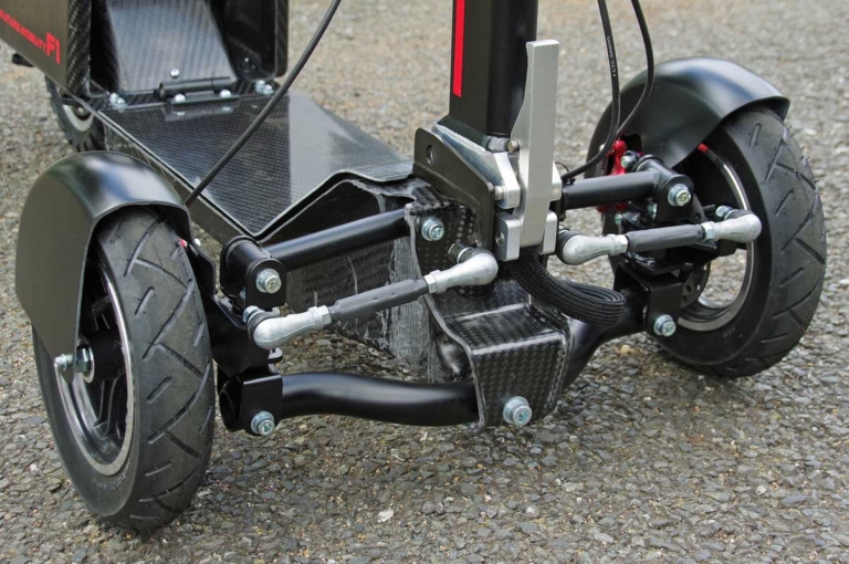 電動ミニカー|フューチャー フューチャーモビリティ F1|サスペンション|折りたためる電動3輪ミニカー「フューチャーモビリティF1」試乗インプレッション