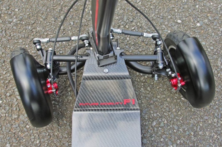 電動ミニカー|フューチャー フューチャーモビリティ F1|サスペンション|折りたためる電動3輪ミニカー「フューチャーモビリティF1」試乗インプレッション