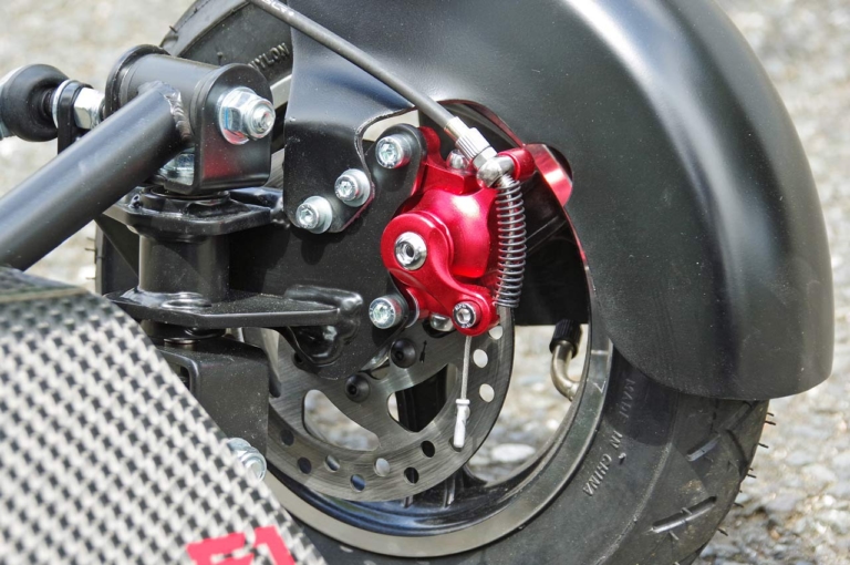 電動ミニカー|フューチャー フューチャーモビリティ F1|ブレーキ|折りたためる電動3輪ミニカー「フューチャーモビリティF1」試乗インプレッション