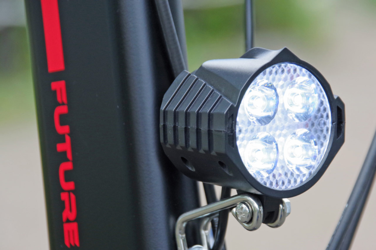 電動ミニカー|フューチャー フューチャーモビリティ F1|ヘッドライト|折りたためる電動3輪ミニカー「フューチャーモビリティF1」試乗インプレッション