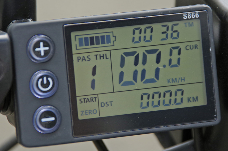 電動ミニカー|フューチャー フューチャーモビリティ F1|メーター|折りたためる電動3輪ミニカー「フューチャーモビリティF1」試乗インプレッション