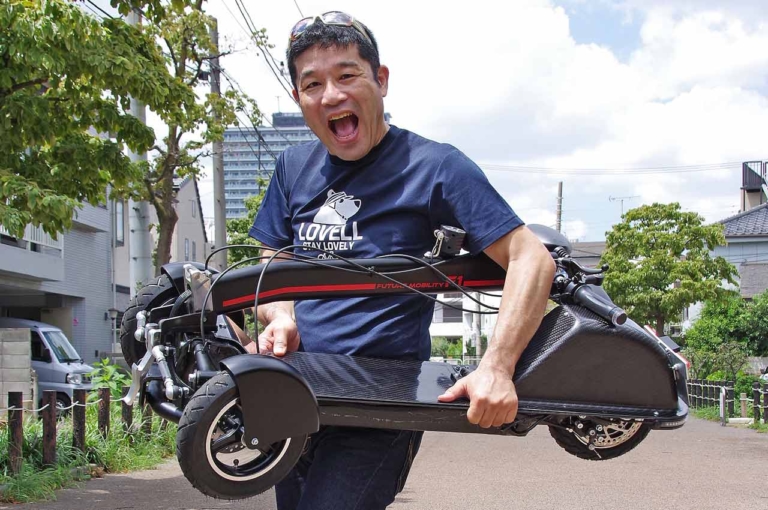 電動ミニカー|フューチャー フューチャーモビリティ F1|ハンドルポスト|折りたためる電動3輪ミニカー「フューチャーモビリティF1」試乗インプレッション