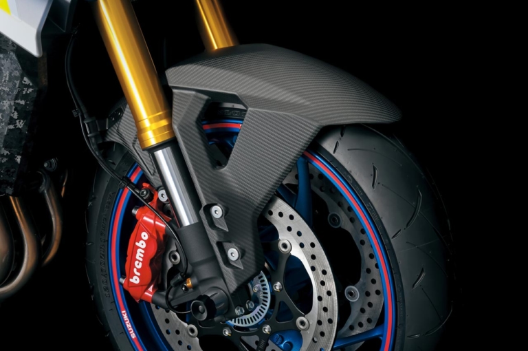 '21 スズキGSX-S1000|オプション|カーボンフロントフェンダー/ブレンボキャリパー|’21新型スズキGSX-S1000徹底解剖・新旧ディテール比較【フォルム完全刷新。磨き抜かれたスタイリング】