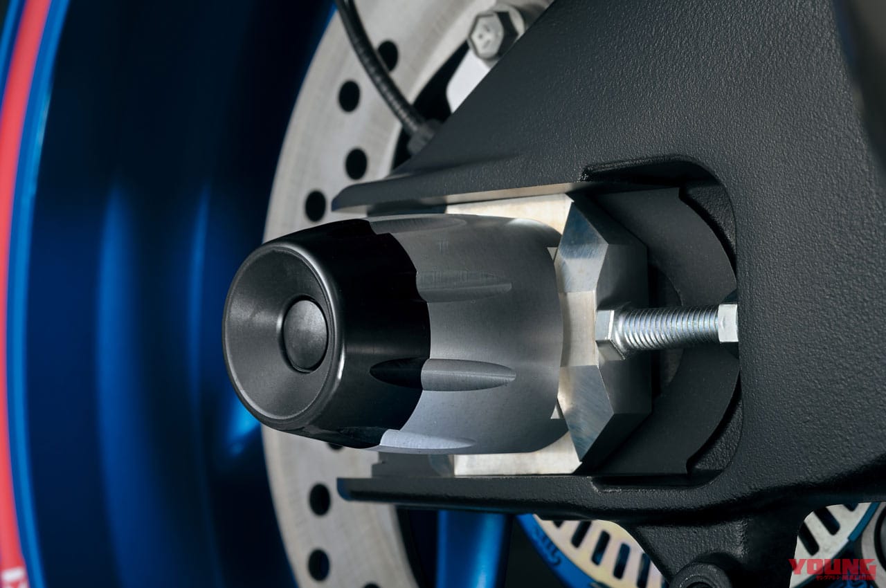 '21 スズキGSX-S1000|オプション|リヤアクスルスライダー|’21新型スズキGSX-S1000徹底解剖・新旧ディテール比較【フォルム完全刷新。磨き抜かれたスタイリング】