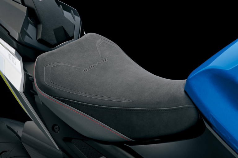 '21 スズキGSX-S1000|オプション|スタイリッシュシート|’21新型スズキGSX-S1000徹底解剖・新旧ディテール比較【フォルム完全刷新。磨き抜かれたスタイリング】