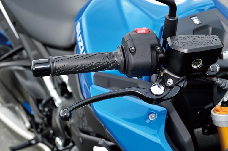 '21 スズキGSX-S1000|フロントブレーキマスターシリンダー|’21新型スズキGSX-S1000徹底解剖・新旧ディテール比較【フォルム完全刷新。磨き抜かれたスタイリング】