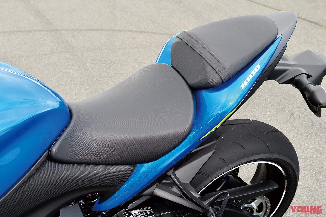 '20 スズキGSX-S1000|シート|’21新型スズキGSX-S1000徹底解剖・新旧ディテール比較【フォルム完全刷新。磨き抜かれたスタイリング】
