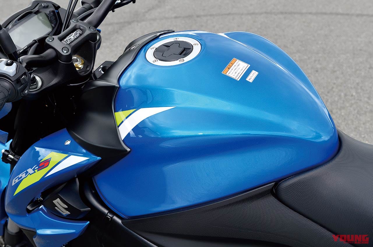 '20 スズキGSX-S1000|タンク|’21新型スズキGSX-S1000徹底解剖・新旧ディテール比較【フォルム完全刷新。磨き抜かれたスタイリング】