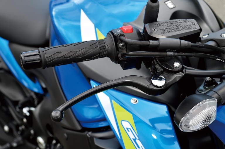 '20 スズキGSX-S1000|フロントブレーキマスターシリンダー|’21新型スズキGSX-S1000徹底解剖・新旧ディテール比較【フォルム完全刷新。磨き抜かれたスタイリング】