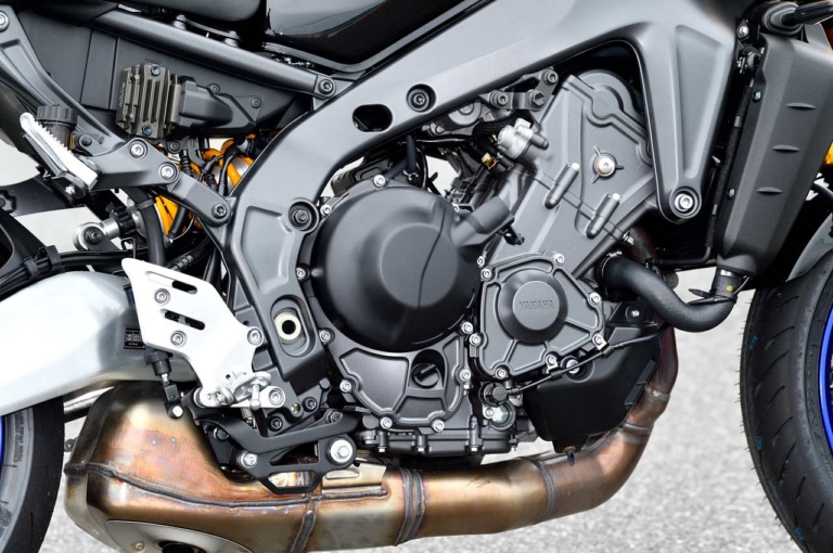 ヤマハMT-09 SP|エンジン|’21新型スズキGSX-S1000徹底解剖:ライバル比較編〈vs MT-09/ニンジャ1000SX〉