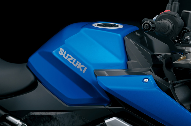 スズキGSX-S1000|タンク|’21新型スズキGSX-S1000徹底解剖:開発者インタビュー【攻撃的なネイキッドの美しさ】