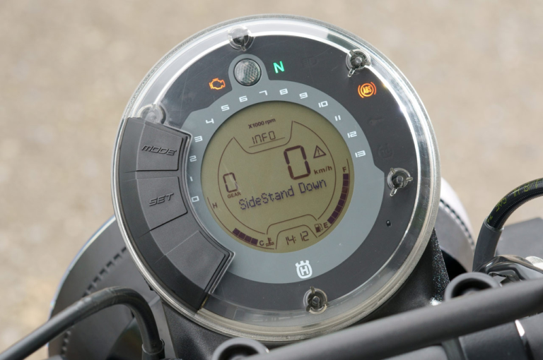 HUSQVARNA MOTORCYCLES SVARTPILEN 401|ハスクバーナモーターサイクルズ スヴァルトピレン401試乗インプレ【徹底的にスポーティな乗り味に】