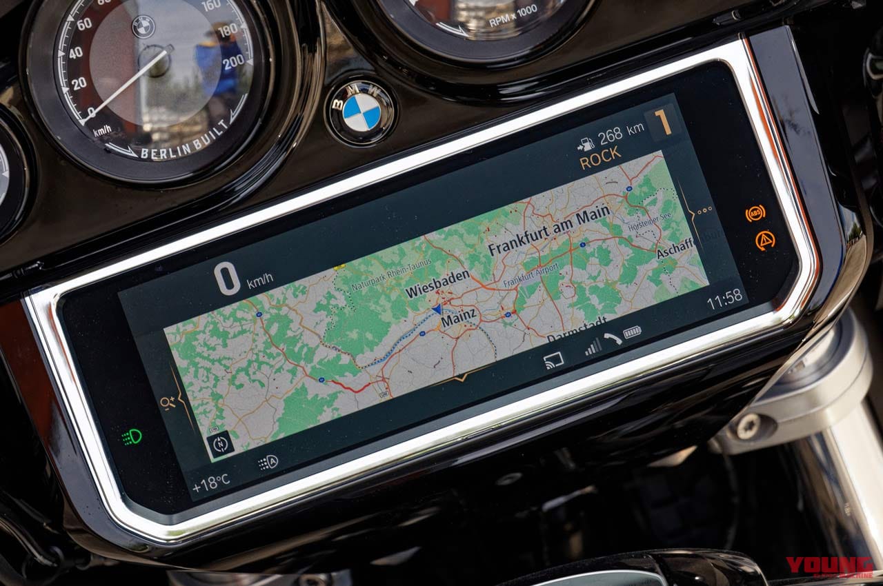 BMW R18Bファーストエディション|10.25インチTFTカラー液晶パネル|BMW R18Bファーストエディション ディテール写真解説【打倒ハーレーをもくろむバガーカスタムスタイル】