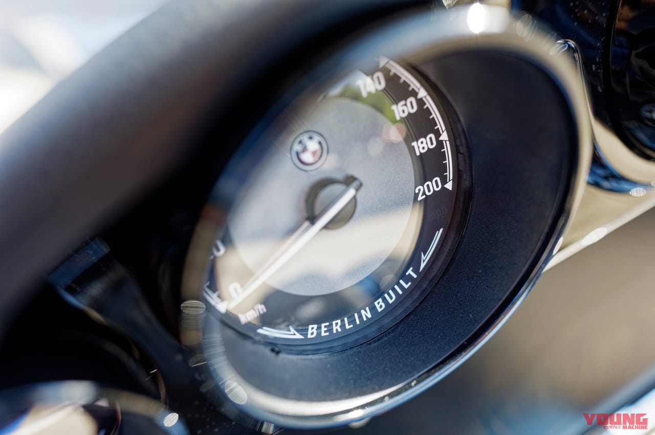 BMW R18Bファーストエディション|スピードメーター|BMW R18Bファーストエディション ディテール写真解説【打倒ハーレーをもくろむバガーカスタムスタイル】