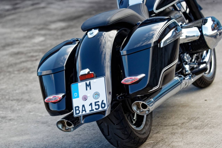 BMW R18Bファーストエディション|サドルケース|BMW R18Bファーストエディション ディテール写真解説【打倒ハーレーをもくろむバガーカスタムスタイル】