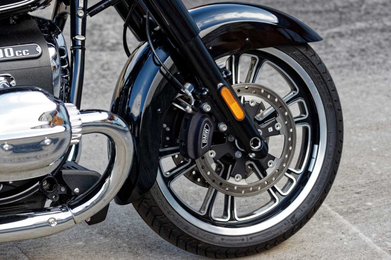 BMW R18Bファーストエディション|フロントまわり|BMW R18Bファーストエディション ディテール写真解説【打倒ハーレーをもくろむバガーカスタムスタイル】