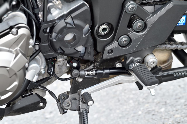 カワサキ ヴェルシス1000SE|クイックシフター|カワサキ ヴェルシス1000SE試乗インプレッション【電サスの進化で旅性能が底上げ】