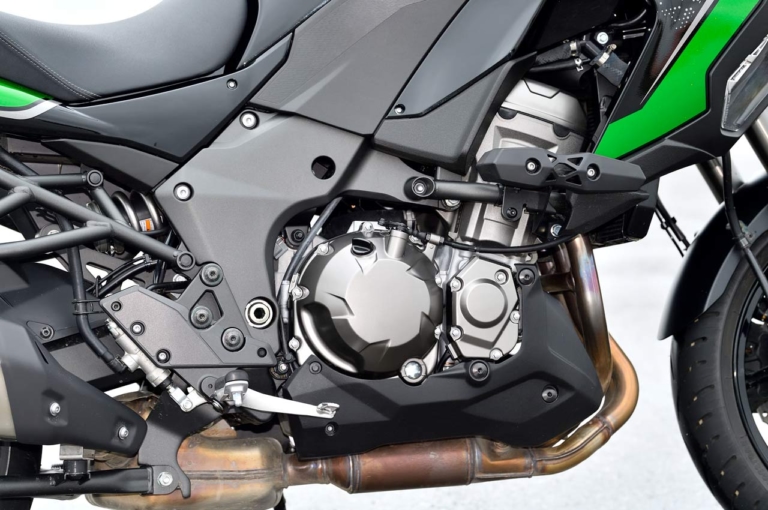 カワサキ ヴェルシス1000SE|エンジン|カワサキ ヴェルシス1000SE試乗インプレッション【電サスの進化で旅性能が底上げ】