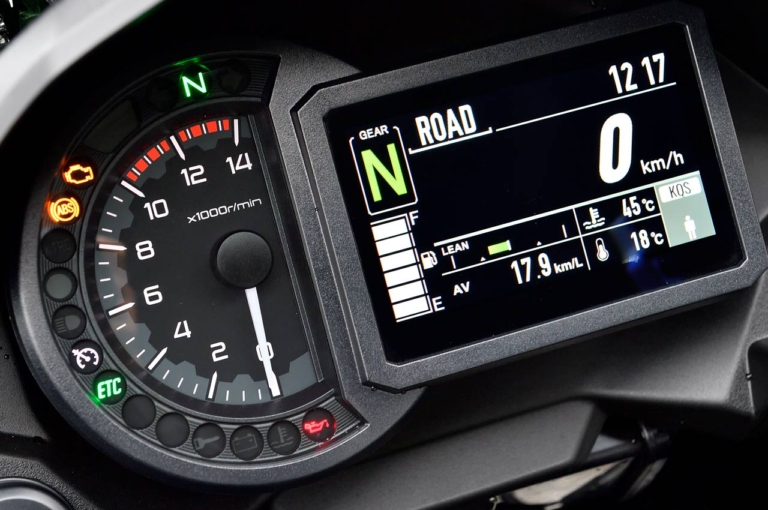 カワサキ ヴェルシス1000SE|メーター|カワサキ ヴェルシス1000SE試乗インプレッション【電サスの進化で旅性能が底上げ】