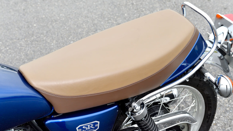 ヤマハ SR400ファイナルエディション|シート|ヤマハSR400ファイナルエディション試乗インプレ【真の生ける伝説。その走りは唯一無二】