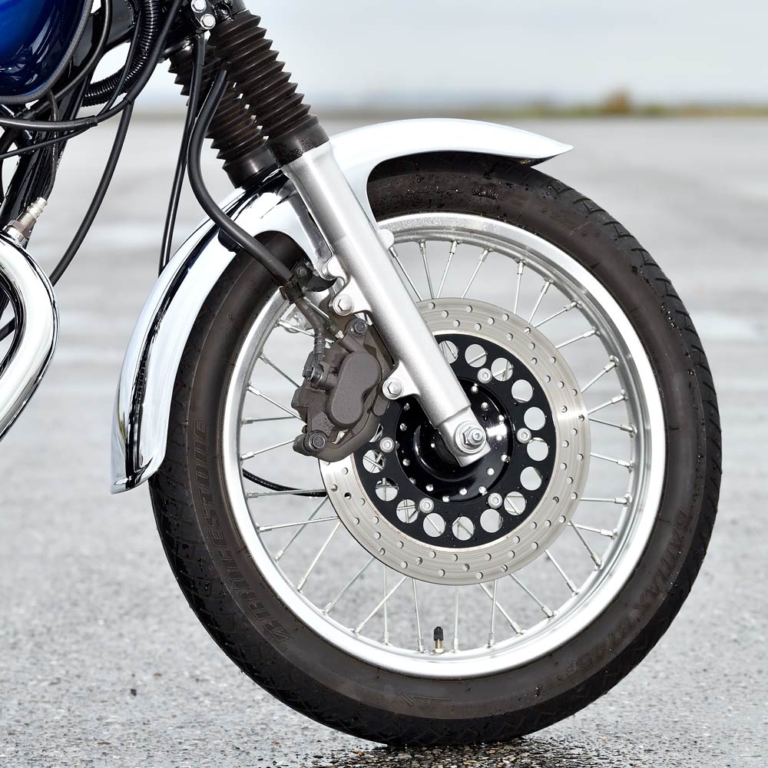 ヤマハ SR400ファイナルエディション|フロント足まわり|ヤマハSR400ファイナルエディション試乗インプレ【真の生ける伝説。その走りは唯一無二】