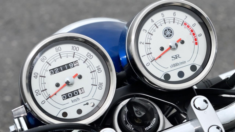 ヤマハ SR400ファイナルエディション|メーター|ヤマハSR400ファイナルエディション試乗インプレ【真の生ける伝説。その走りは唯一無二】