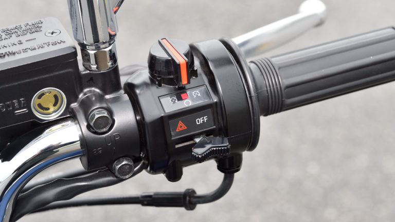 ヤマハ SR400ファイナルエディション|ハンドルまわり|ヤマハSR400ファイナルエディション試乗インプレ【真の生ける伝説。その走りは唯一無二】