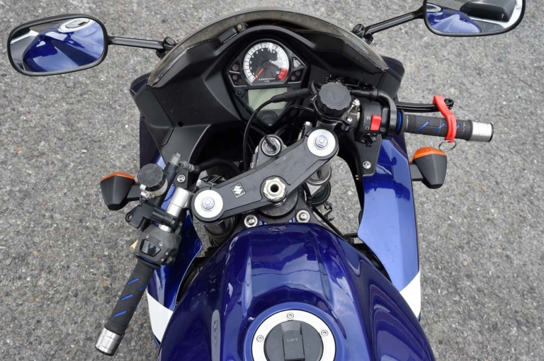 Jトリップ お助けラバーバンド|使い方|バイクスタンドのスタンドアップをサポートする「お助けラバーバンド」〈Jトリップ〉