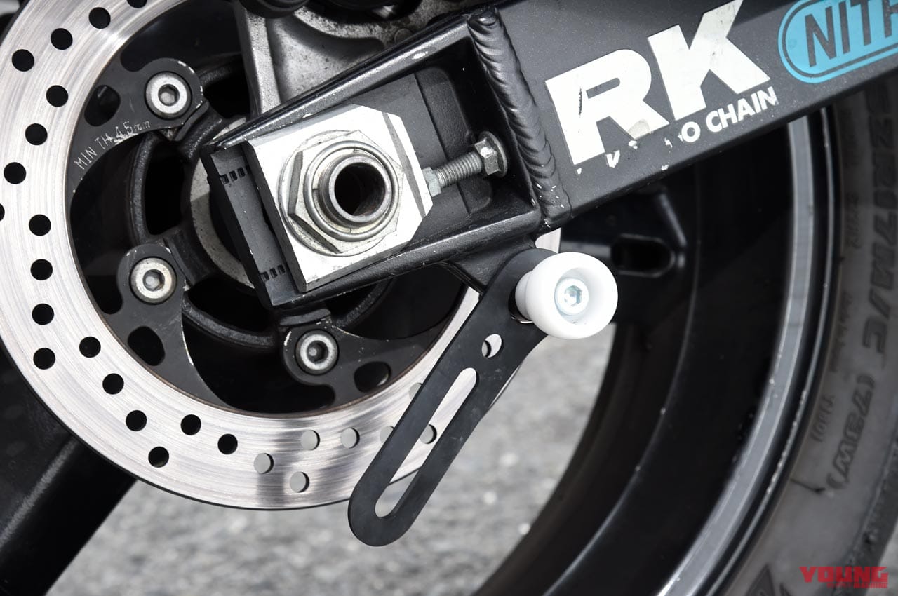 |バイクスタンドのスタンドアップをサポートする「お助けラバーバンド」〈Jトリップ〉