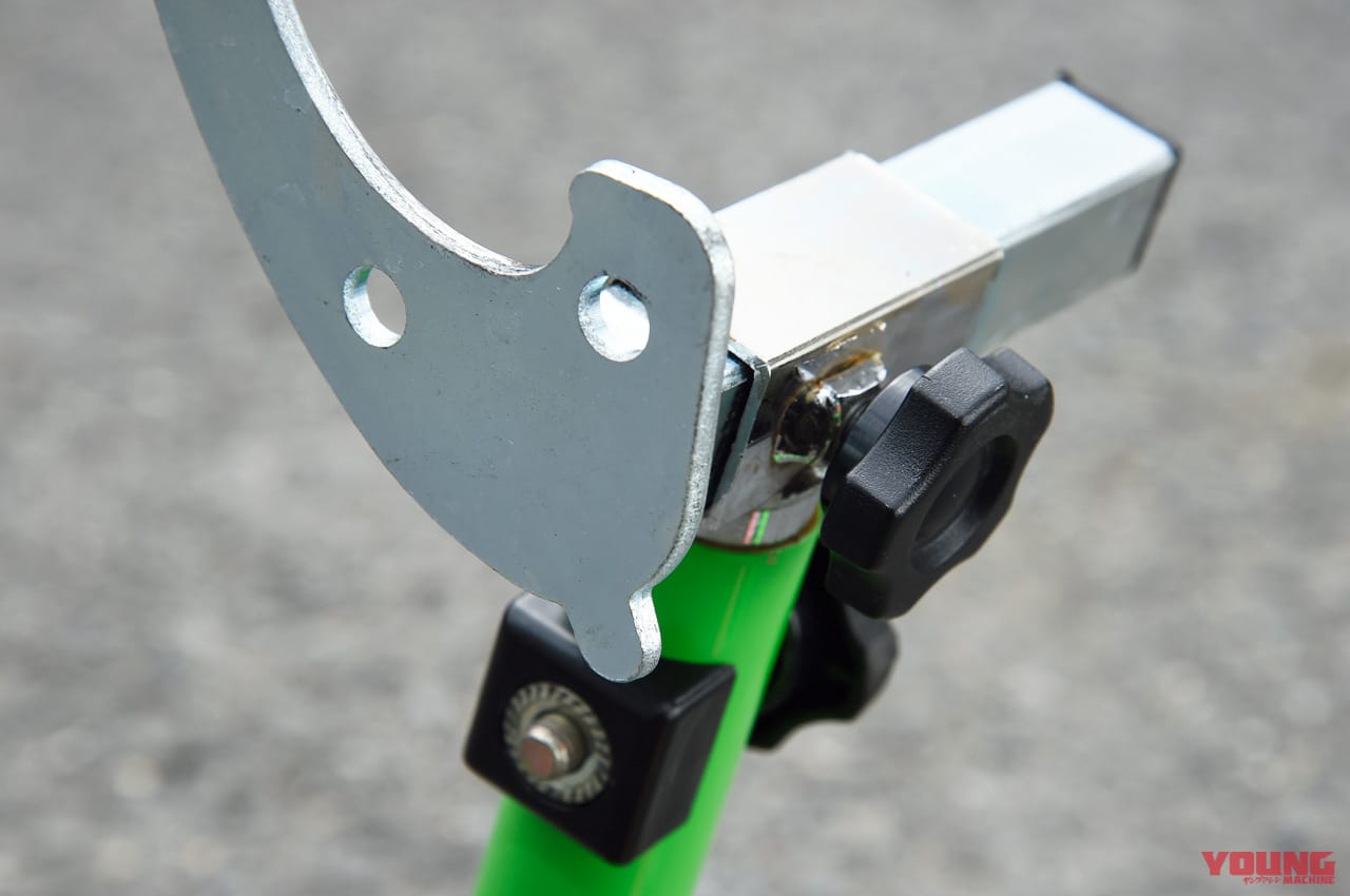 |バイクスタンドのスタンドアップをサポートする「お助けラバーバンド」〈Jトリップ〉