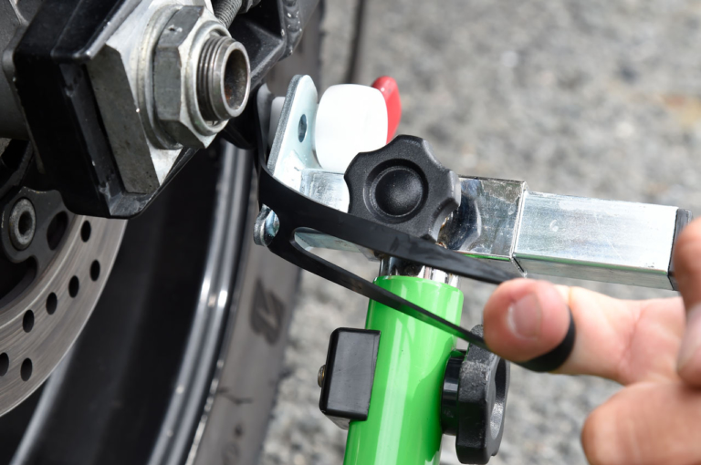 Jトリップ お助けラバーバンド|使い方|バイクスタンドのスタンドアップをサポートする「お助けラバーバンド」〈Jトリップ〉