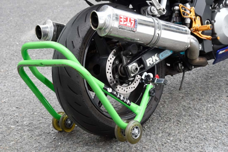 Jトリップ お助けラバーバンド|使い方|バイクスタンドのスタンドアップをサポートする「お助けラバーバンド」〈Jトリップ〉