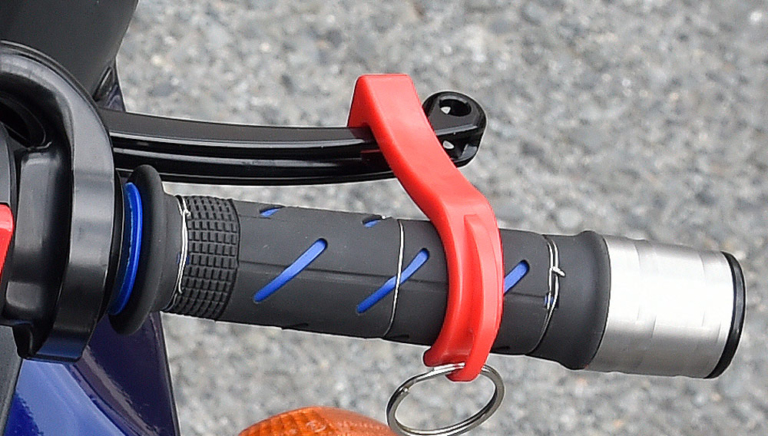 Jトリップ お助けラバーバンド|使い方|バイクスタンドのスタンドアップをサポートする「お助けラバーバンド」〈Jトリップ〉