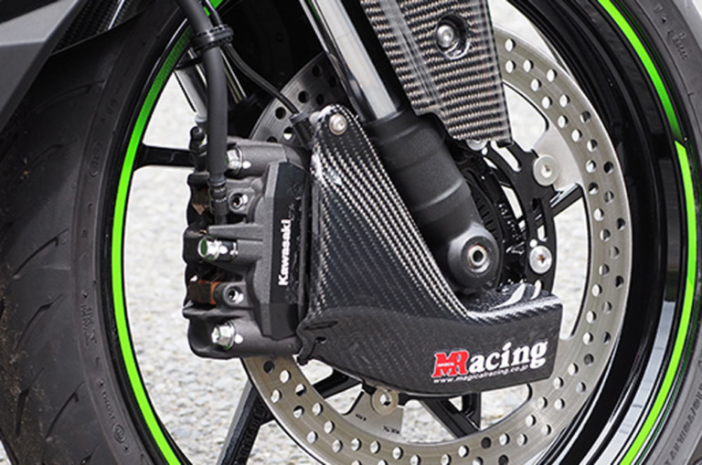 マジカルレーシング ニンジャZX-25Rキャリパークーリングダクト|最新おすすめカスタムパーツ×8選〈ヨシムラ ハヤブサフェンダーレスキットetc.〉