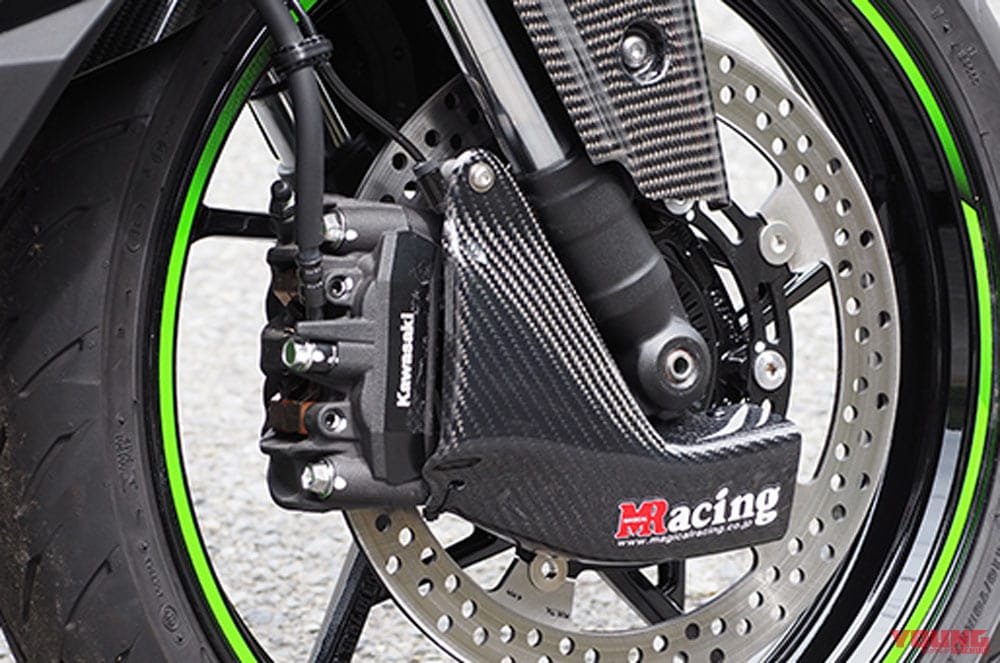 マジカルレーシング ニンジャZX-25Rキャリパークーリングダクト|最新おすすめカスタムパーツ×8選〈ヨシムラ ハヤブサフェンダーレスキットetc.〉