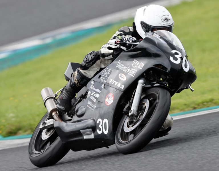 2021もてぎ7時間耐久ロードレース|イベントレポート|ホンダ VTR250|ダイヤモンド★リリー+トミー号|目指すは世界一! 進化し続ける草レース〈2021もてぎ7時間耐久ロードレース〉