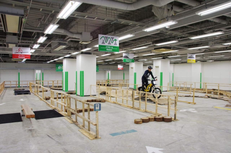 モトパラ@エビナ e-トレイルパーク海老名|トリッキーな電動オフロードバイク「ライトビーL1e」試乗インプレッション【こんな電動オフ車を待っていた!】