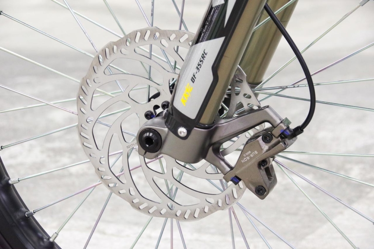 電動バイク|サーロン ライトビーL1e|ブレーキ|トリッキーな電動オフロードバイク「ライトビーL1e」試乗インプレッション【こんな電動オフ車を待っていた!】