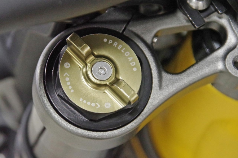 電動バイク|サーロン ライトビーL1e|フロントサスペンション|トリッキーな電動オフロードバイク「ライトビーL1e」試乗インプレッション【こんな電動オフ車を待っていた!】