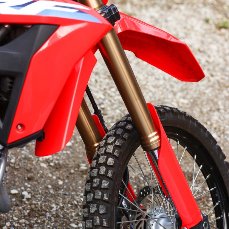 ホンダ CRF250L|サスペンション|ホンダCRF250Lディテール写真解説【誰もが何にでも使える、オン/オフ両特性アップ】