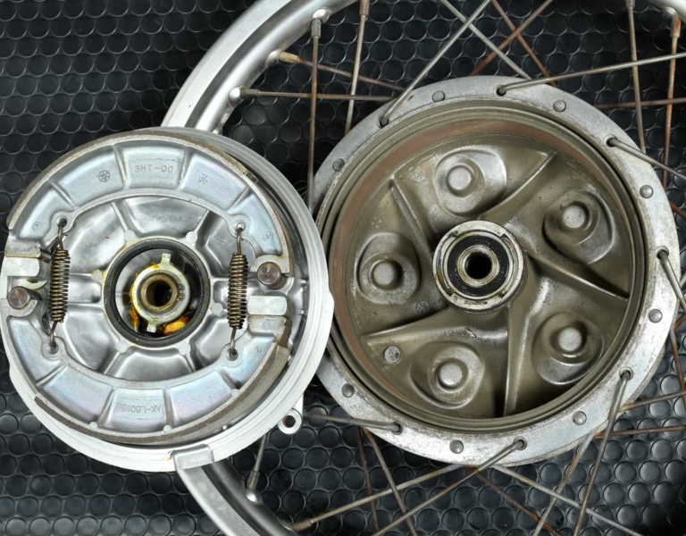 YAMAHA SR400/500|’80s国産名車・ヤマハSR400/500完調メンテナンス【フロントドラムブレーキモデル|年齢的に整備はマスト】