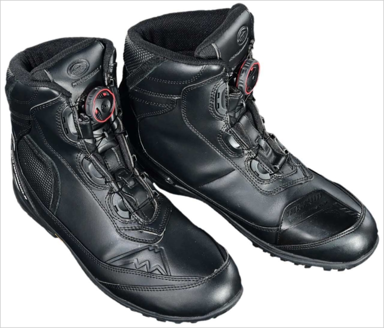 2021-2022秋冬ライディングウェアカタログ|クシタニ アドーネシューズ|’21-’22秋冬ライディングウェアカタログ〈クシタニ〉最強の冬性能がさらなる進化