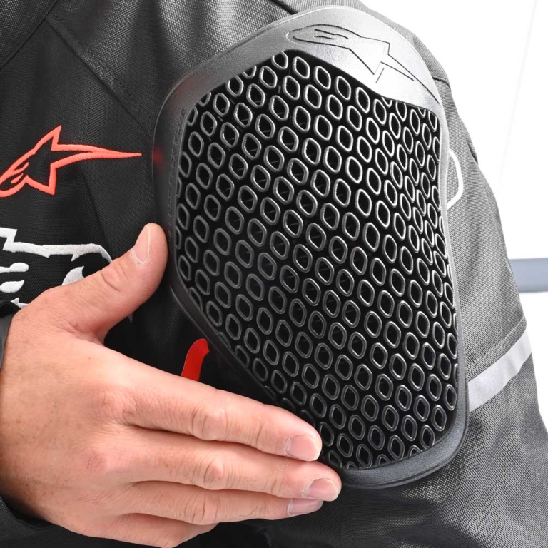 2021-2022秋冬ライディングウェアカタログ|アルパインスターズ|T-SP S イグニッションウォータープルーフジャケット|プロテクター|’21-’22秋冬ライディングウェアカタログ〈アルパインスターズ〉レーシングスピリッツをアーバンライディングで