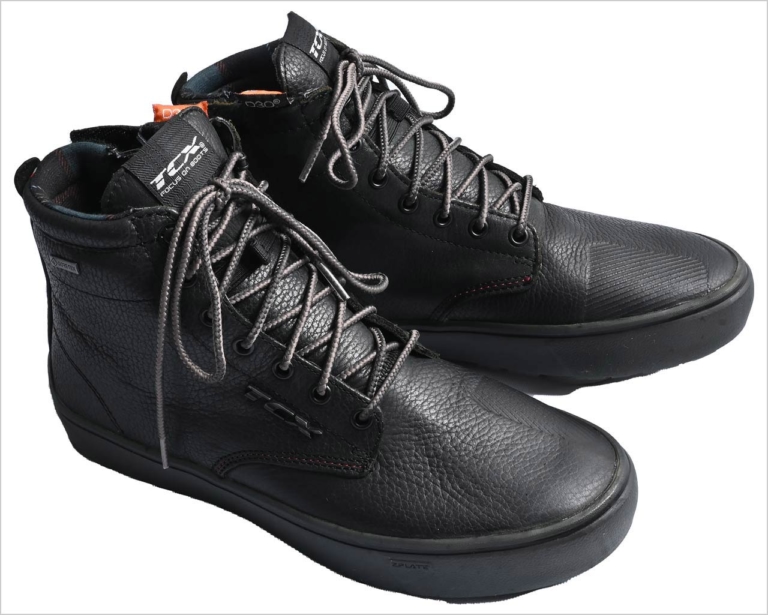 2021-2022秋冬ライディングウェアカタログ|ヘンリービギンズ|TCXダートウッド ゴアテックス|’21-’22秋冬ライディングウェアカタログ〈ヘンリービギンズ〉ダウンの老舗ナンガとコラボ!